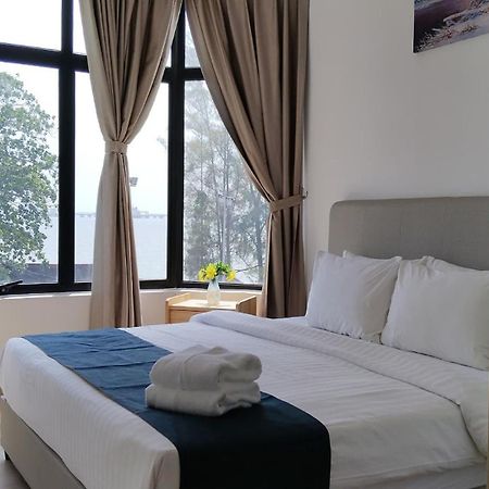Mutiara Melaka Beach Resort - Islamic Compliance Only Tangga Batu Kültér fotó
