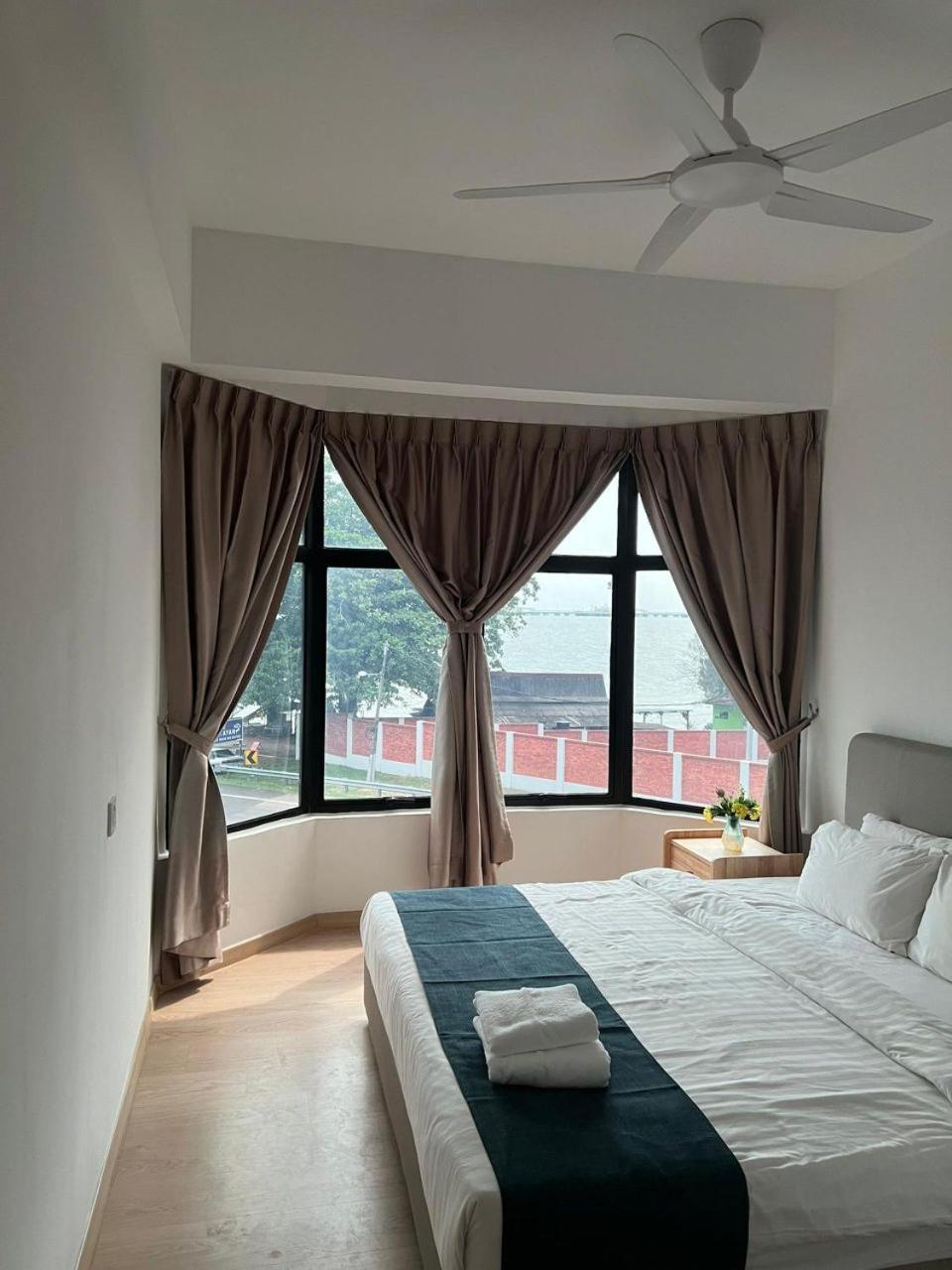 Mutiara Melaka Beach Resort - Islamic Compliance Only Tangga Batu Kültér fotó